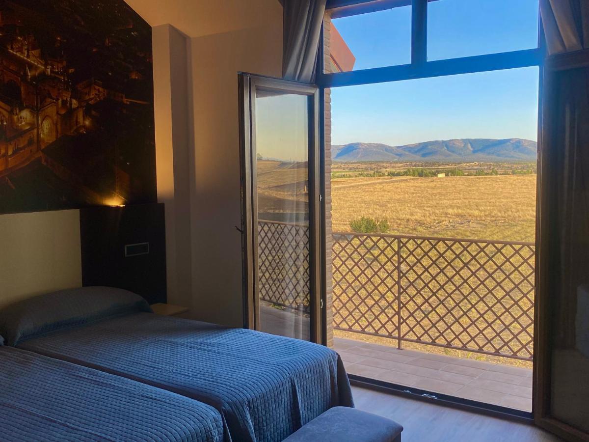 Hotel-Asador Montes Oretanos Pulgar Eksteriør billede